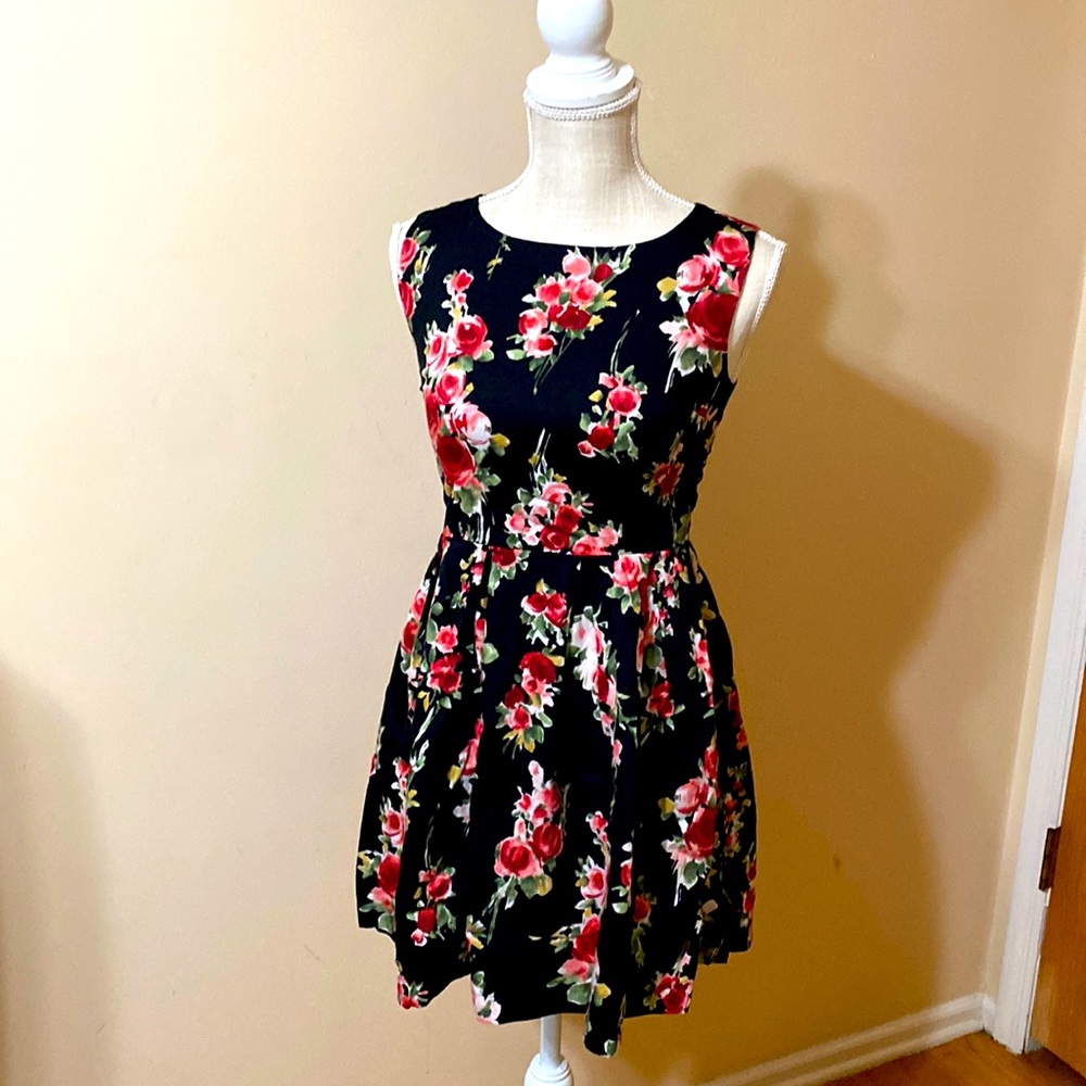 Monteau Mini Floral 💯 Cotton Dress Womens Size: Small perfect for summer 🔥🔥